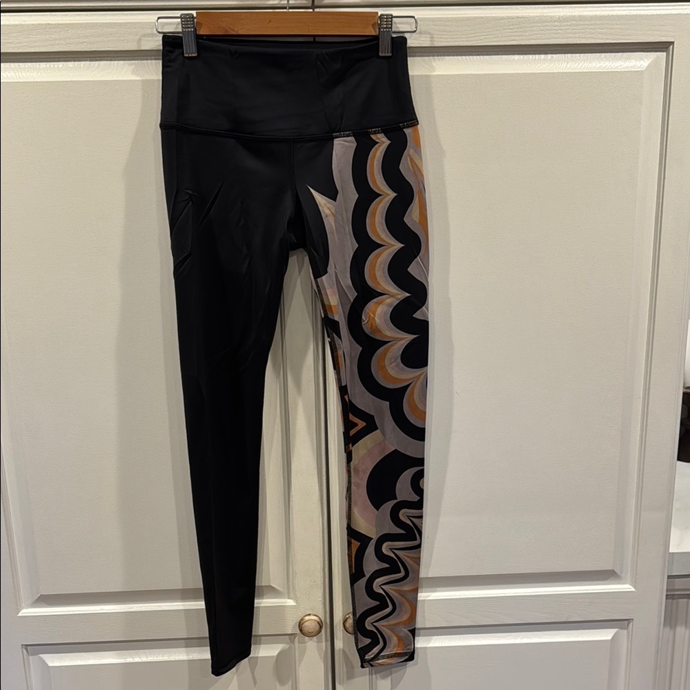 Noli Black and Multicolor Patterned Leggings